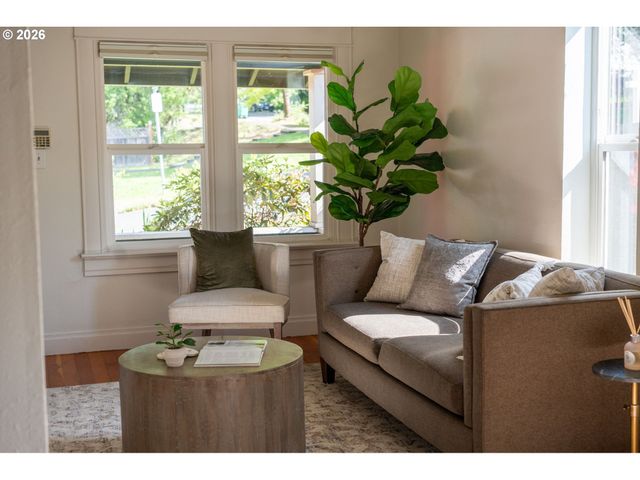 608 Sw ORCHID St, Portland, OR 97219