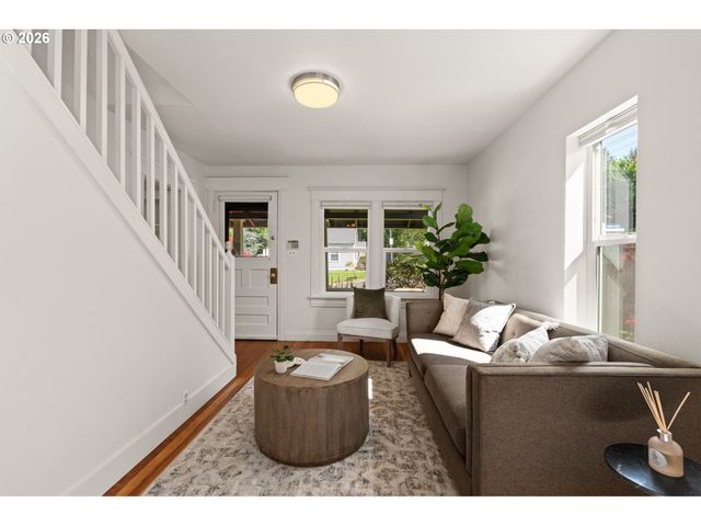 608 Sw ORCHID St, Portland, OR 97219