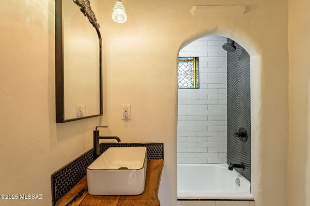 5301 E Fort Lowell Road, Tucson, AZ 85712