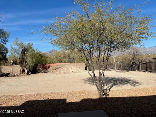 5301 E Fort Lowell Road, Tucson, AZ 85712
