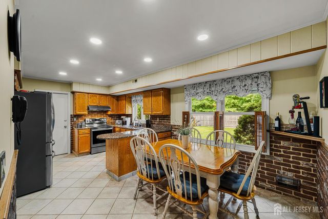 174 Cottrell Road, Old Bridge, NJ 07747