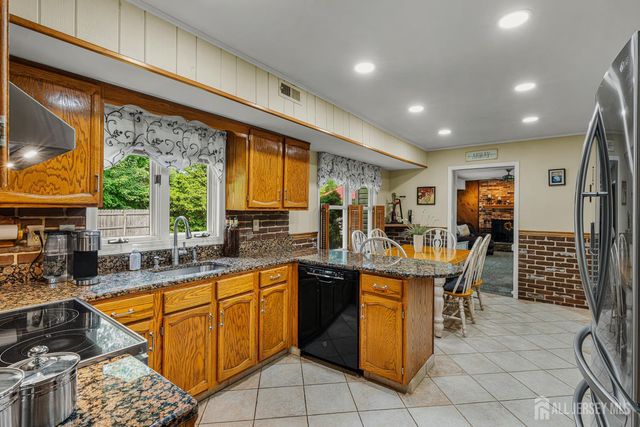 174 Cottrell Road, Old Bridge, NJ 07747