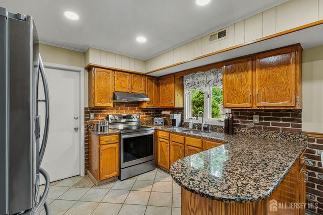 174 Cottrell Road, Old Bridge, NJ 07747