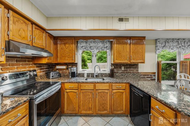 174 Cottrell Road, Old Bridge, NJ 07747