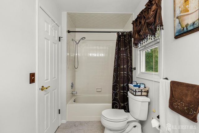 174 Cottrell Road, Old Bridge, NJ 07747