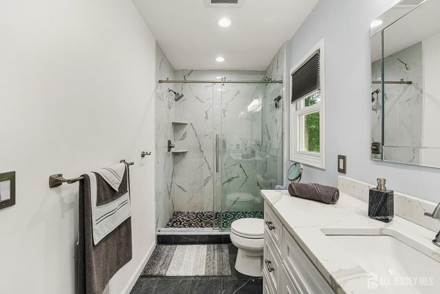 174 Cottrell Road, Old Bridge, NJ 07747