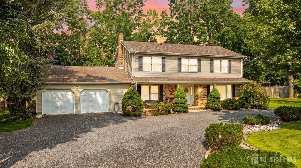174 Cottrell Road, Old Bridge, NJ 07747