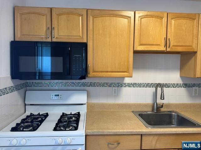 2350 Linwood 3H, Fort Lee, NJ 07024