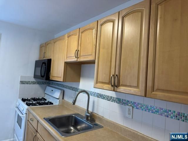 2350 Linwood 3H, Fort Lee, NJ 07024