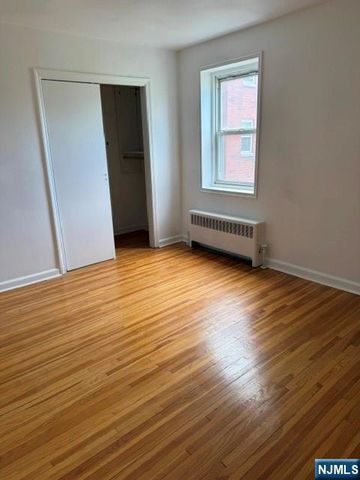 2350 Linwood 3H, Fort Lee, NJ 07024