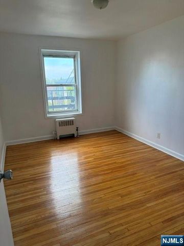2350 Linwood 3H, Fort Lee, NJ 07024