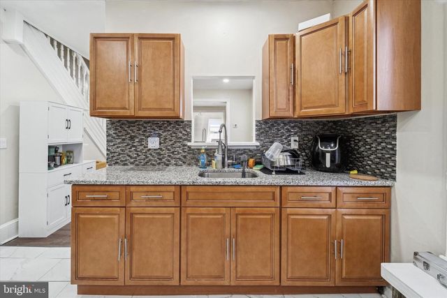 33 E BROADWAY AVE, Clifton Heights, PA 19018