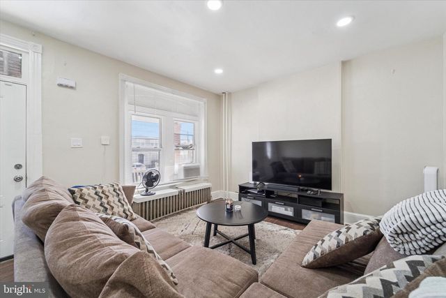 33 E BROADWAY AVE, Clifton Heights, PA 19018