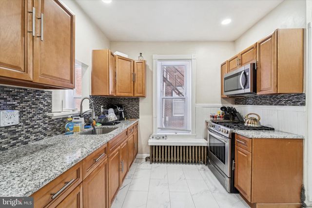 33 E BROADWAY AVE, Clifton Heights, PA 19018