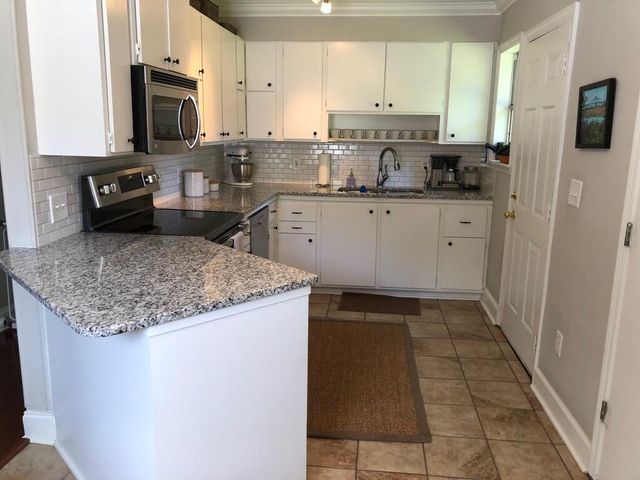 10 Pearl Avenue, Mount Pleasant, SC 29464