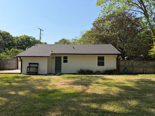 10 Pearl Avenue, Mount Pleasant, SC 29464