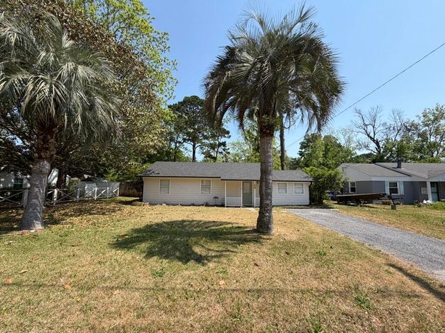10 Pearl Avenue, Mount Pleasant, SC 29464