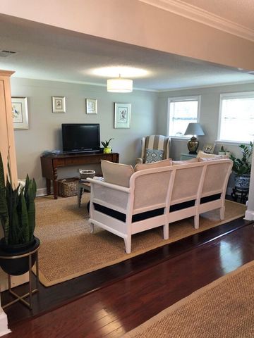 10 Pearl Avenue, Mount Pleasant, SC 29464