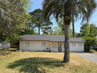 10 Pearl Avenue, Mount Pleasant, SC 29464