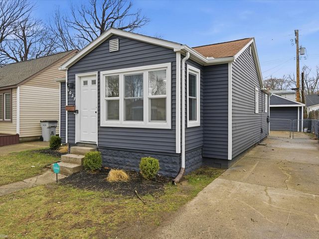1027 E Milton Avenue, Hazel Park, MI 48030