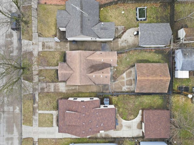 1027 E Milton Avenue, Hazel Park, MI 48030