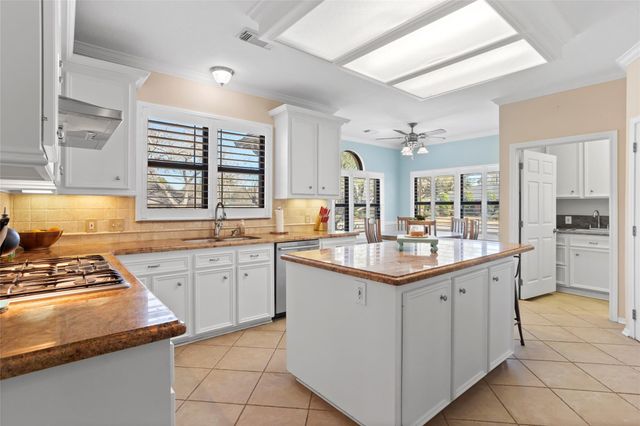 215 Ridgemont Drive, Alvin, TX 77511