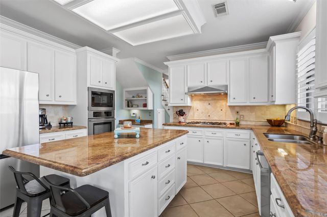 215 Ridgemont Drive, Alvin, TX 77511