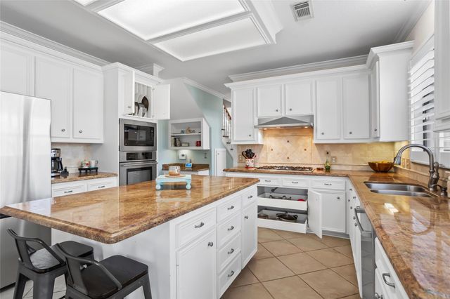 215 Ridgemont Drive, Alvin, TX 77511