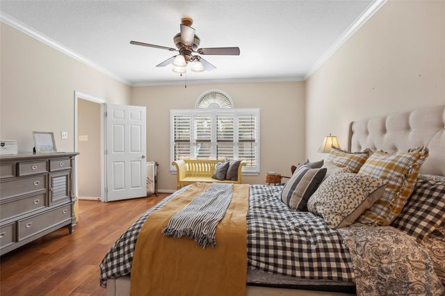 215 Ridgemont Drive, Alvin, TX 77511