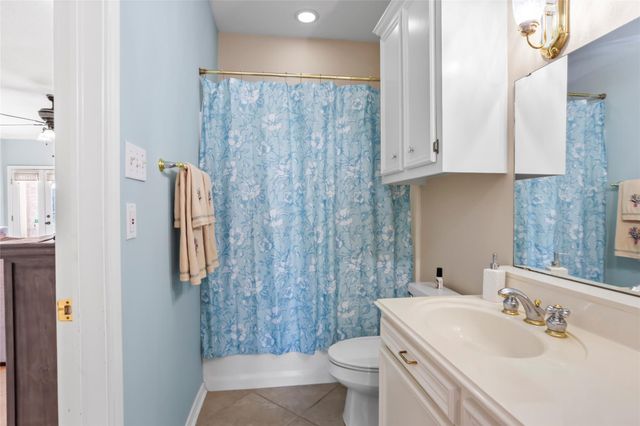 215 Ridgemont Drive, Alvin, TX 77511