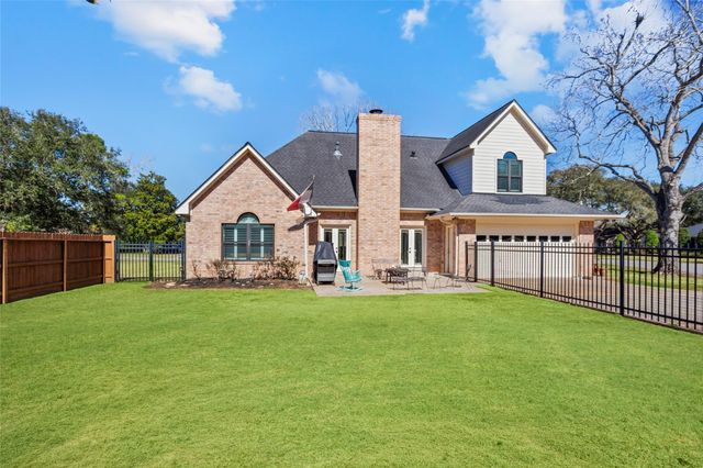 215 Ridgemont Drive, Alvin, TX 77511