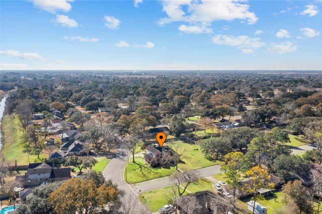 215 Ridgemont Drive, Alvin, TX 77511