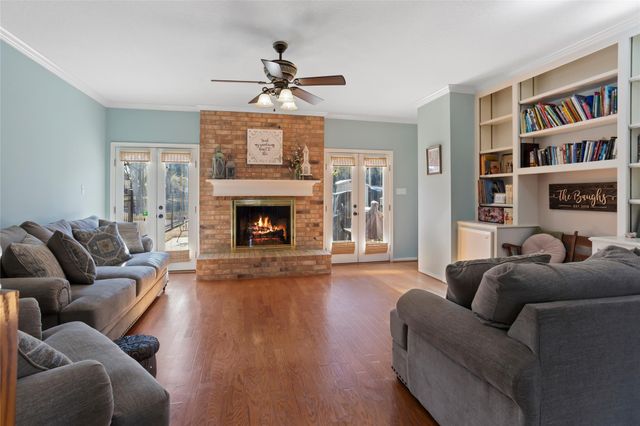 215 Ridgemont Drive, Alvin, TX 77511