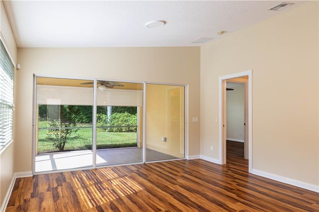 5009 Corsica Square, Vero Beach, FL 32967