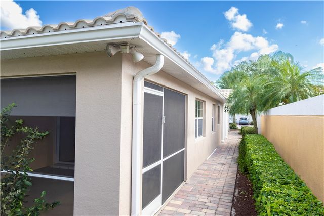 5009 Corsica Square, Vero Beach, FL 32967