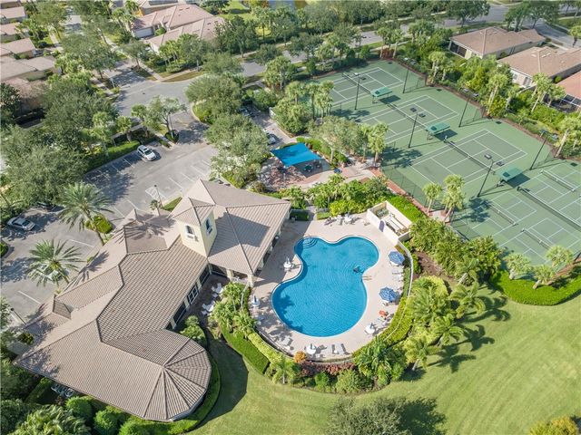 5009 Corsica Square, Vero Beach, FL 32967