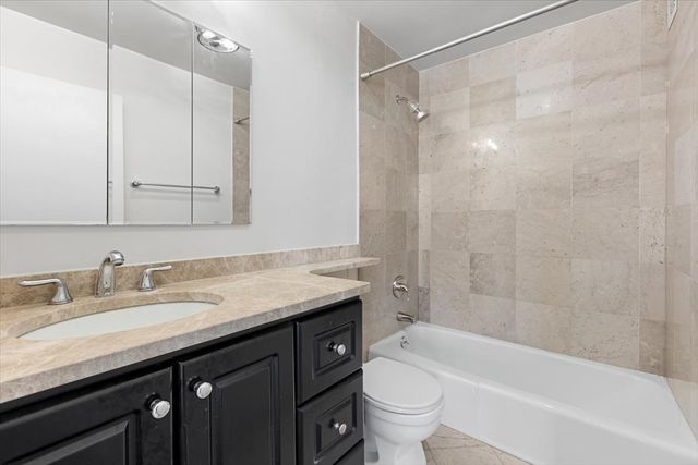 2800 N Lake Shore Drive 3113, Chicago, IL 60657