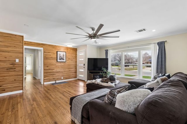 1401 N Highland Avenue, Sherman, TX 75092