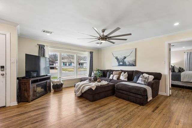 1401 N Highland Avenue, Sherman, TX 75092