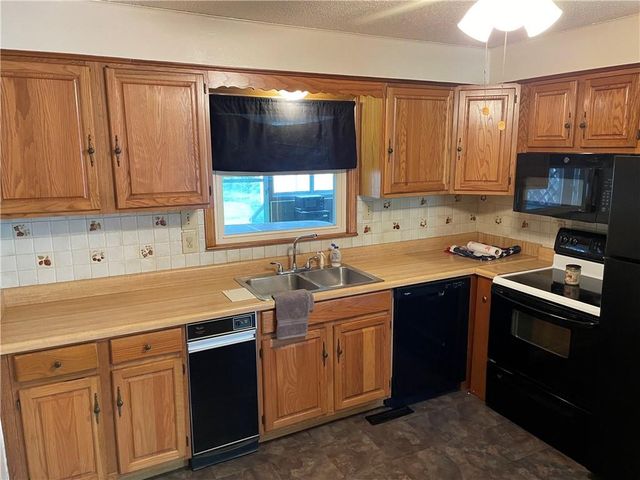 12102 E 47th Terrace, Independence, MO 64055
