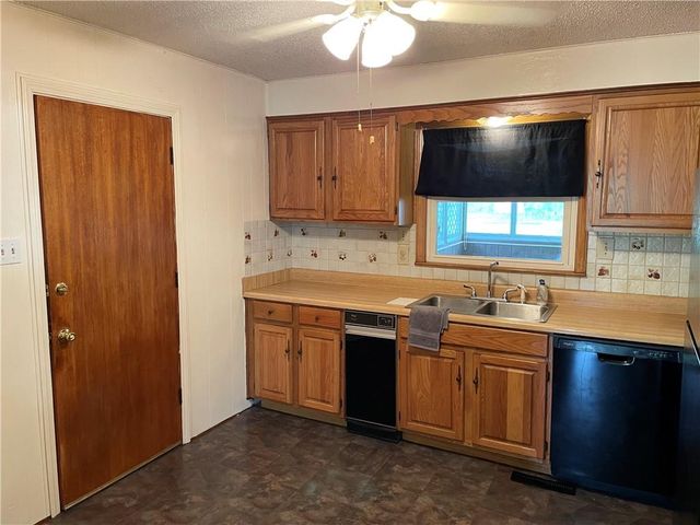 12102 E 47th Terrace, Independence, MO 64055