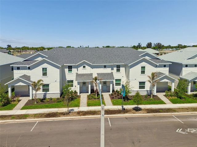 8111 SEAFLOWER PARKWAY, Bradenton, FL 34210