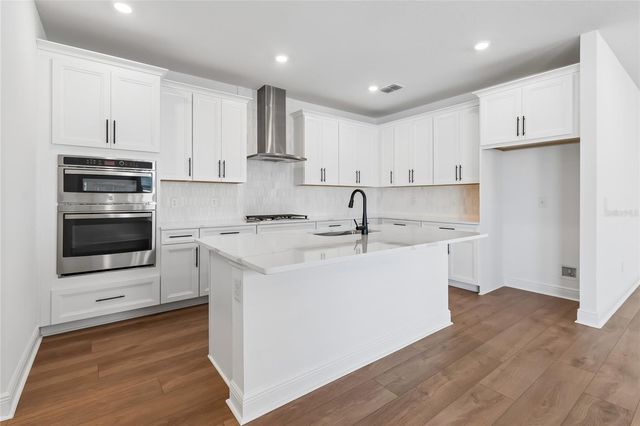 8111 SEAFLOWER PARKWAY, Bradenton, FL 34210