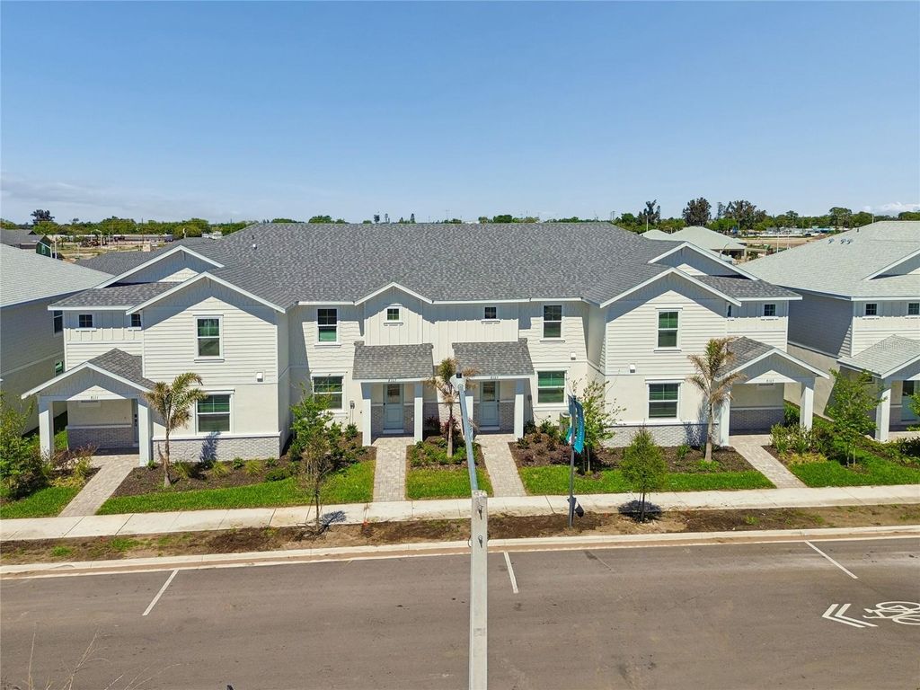 8111 SEAFLOWER PARKWAY, BRADENTON, FL 34210 — photo 2