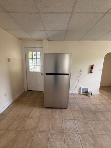 44 Laurel St 1, Leominster, MA 01453