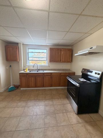 44 Laurel St 1, Leominster, MA 01453