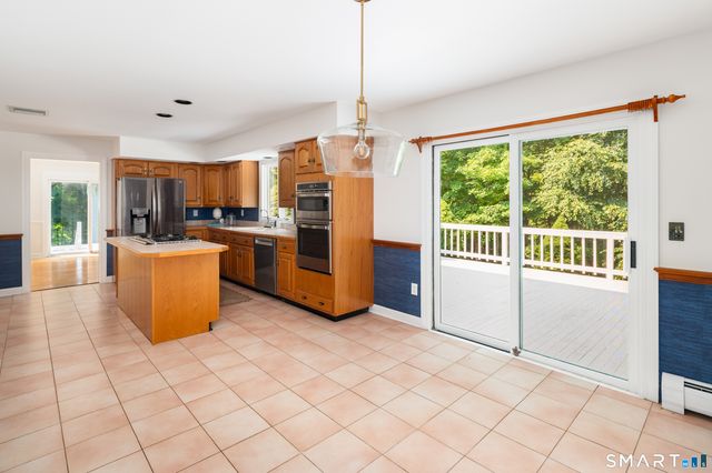 123 Cross Highway, Redding, CT 06896