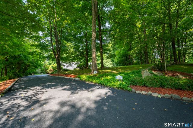 123 Cross Highway, Redding, CT 06896