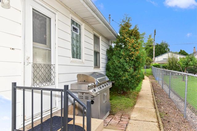 1120 S 102nd STREET, West Allis, WI 53214