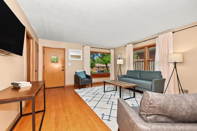 1120 S 102nd STREET, West Allis, WI 53214